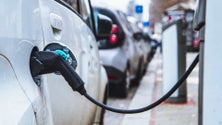 Imagem de Campanha de aquisição de veículos elétricos dá descontos até 10 mil euros (Vídeo)