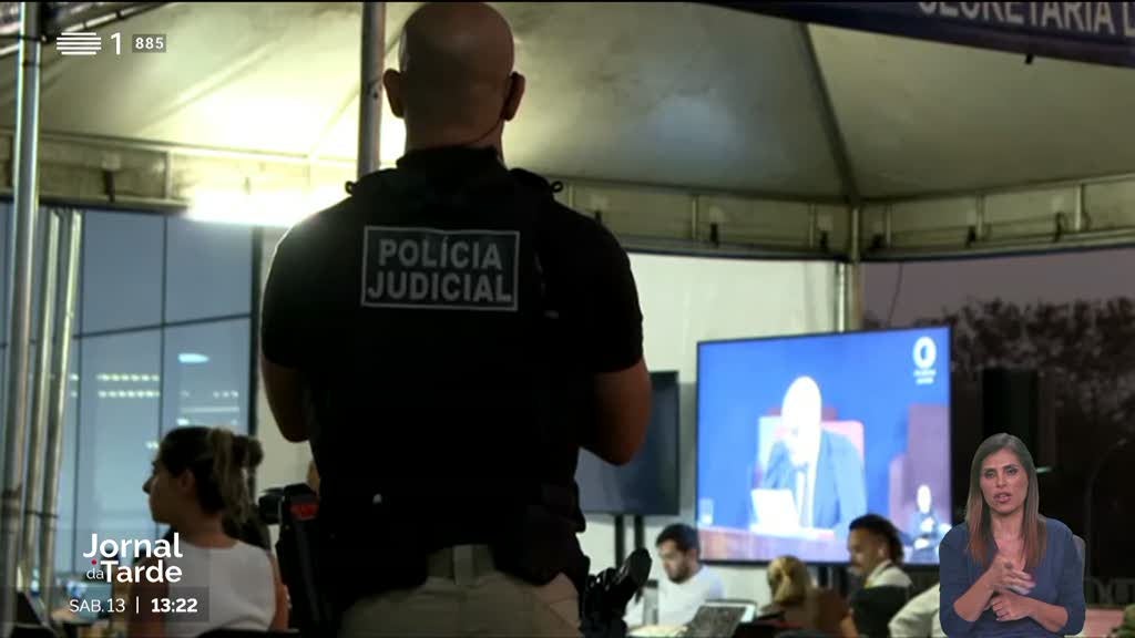Sentença de Jair Bolsonaro divide o Brasil
