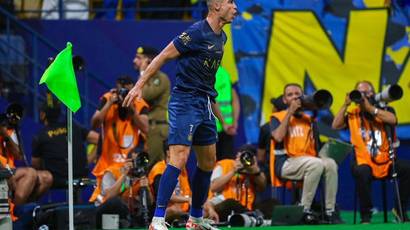 Imagem de Cristiano Ronaldo bisa e assiste na vitória do Al Nassr
