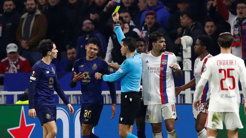 Imagem de FC Porto empata em Lyon e é eliminado