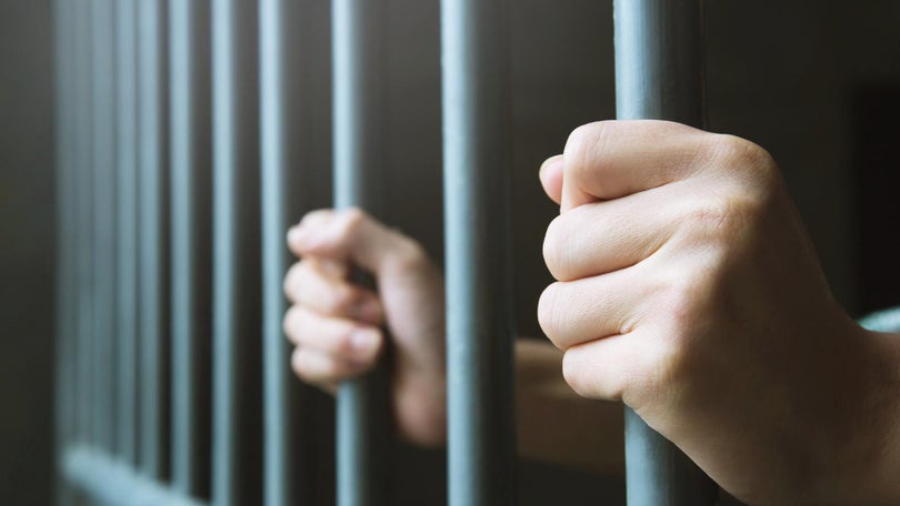Imagem de Homem preso pela prática dos crimes de furto e de roubo