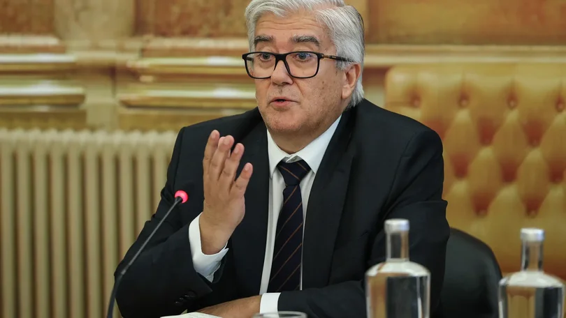 Imagem de Deputado socialista contra ministro de Costa