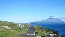 Imagem de José Manuel Bolieiro contesta redução da pista do Faial (Vídeo)