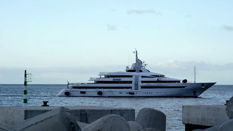 Cinco mega iates fazem hoje escala no Porto do Funchal