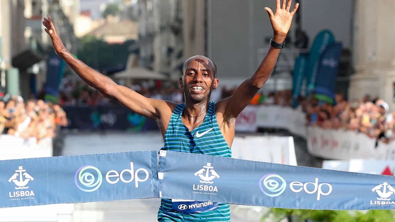 Andualem Shiferaw vence pela terceira vez a Maratona de Lisboa