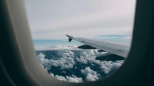 Imagem de Covid-19: Regras para quem viaja de avião em vigor a partir da meia-noite de sábado