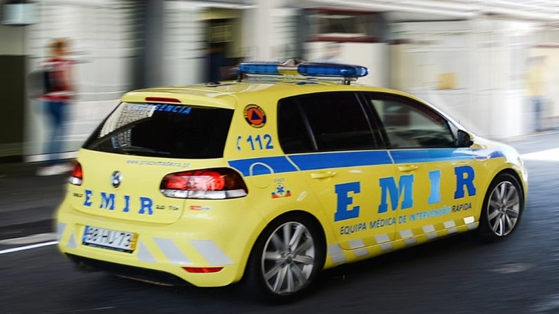 Imagem de Homem morre na sequência de despiste de mota