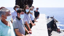 Imagem de Célia contra jaulas na Ponta do Sol (áudio)