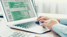 Imagem de Covid-19: Apoio a recibos verdes alargado a quem acumula trabalho dependente até 439,81 euros