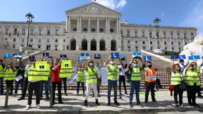 Escolas de condução defendem «revisão urgente»