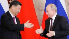 Imagem de China pede redução das tensões no arranque das conversações entre Moscovo e Kiev