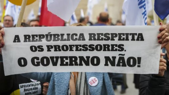 Professores em greve nacional na segunda-feira