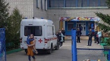 Imagem de Duas crianças e uma educadora morrem em tiroteio em infantário na Rússia