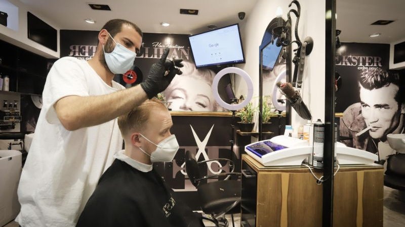 Imagem de Barbearias, cabeleireiros, serviços de beleza e estética reabrem com normas apertadas