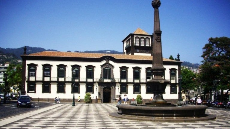 Covid-19: Funchal cria equipa para proceder à desinfeção do mobiliário urbano