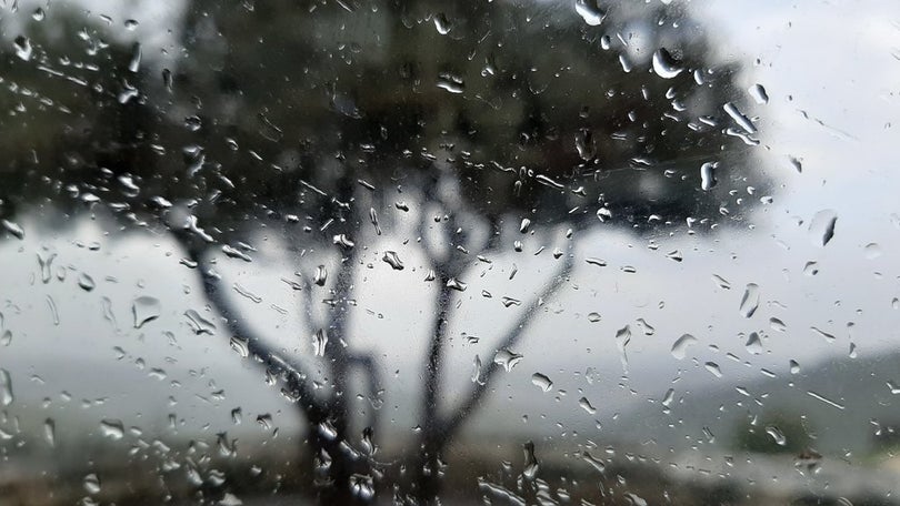 Proteção Civil emite aviso à população devido ao frio e chuva para os próximos dias