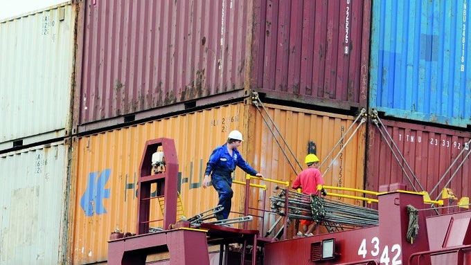 Imagem de Estivadores em greve ao trabalho suplementar a partir de 10 de setembro