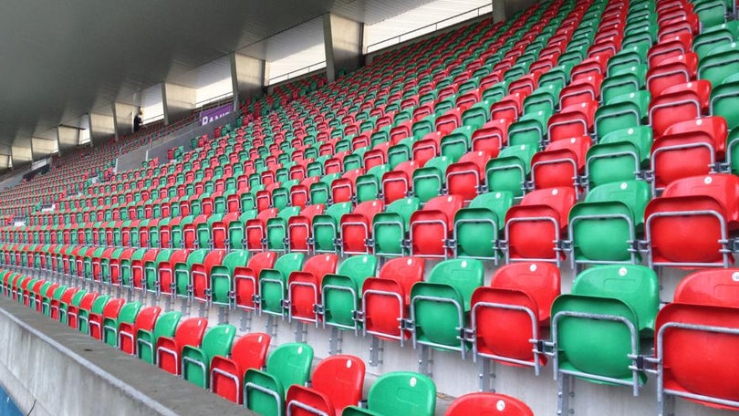 Imagem de Liga de clubes aprova nova bancada central do estádio do Marítimo