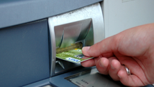 Imagem de Bancos vão cobrar mais por cartões de débito