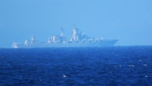 Imagem de Marinha acompanha passagem de navios russos ao largo da costa