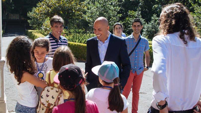 Imagem de Paulo Cafôfo visita Colégio Infante D. Henrique