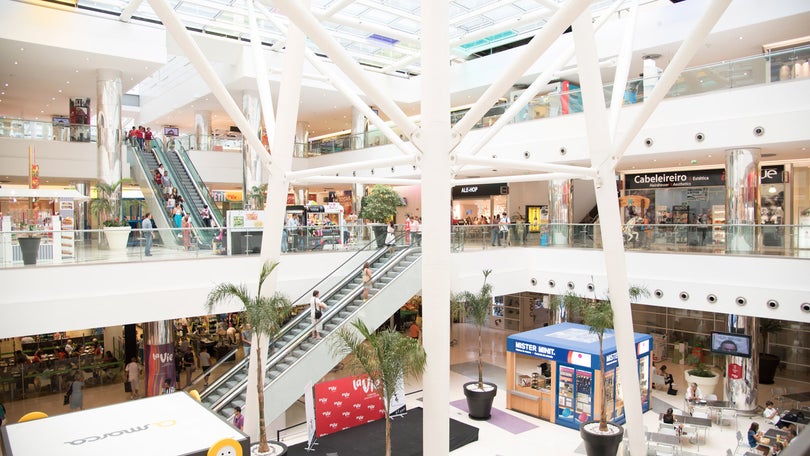 Imagem de Mulher morre ao cair do segundo andar num centro comercial no Funchal