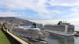 Imagem de «Casa cheia» no Porto do Funchal, com três navios e quase 9 700 pessoas