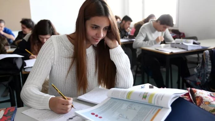 Maioria dos alunos que pediram reapreciação de prova conseguiu subir a nota