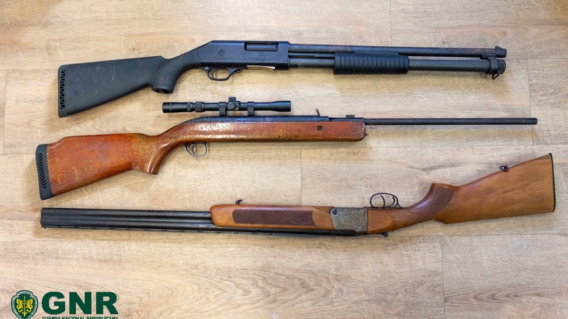 Imagem de Homem detido na posse de armas