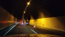 Imagem de Duas viaturas avariadas causam congestionamento na via rápida
