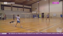 Imagem de Ana Fernandes e Tiago Berenguer, jovens atletas madeirenses, tem conquistado bons resultados no Badminton