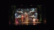 Imagem de Ezequiel sobe ao palco do teatro (vídeo)