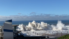 Imagem de Mar agitado na Marina do Lugar de Baixo (vídeo)