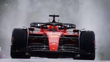 Verstappen mais rápido mas é Leclerc que sai da pole