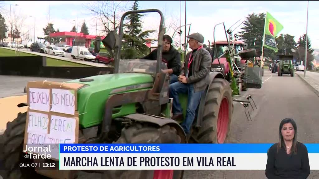 Vila Real. Agricultores realizaram marcha lenta nos tratores