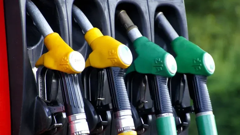 Preços dos combustíveis baixam segunda-feira