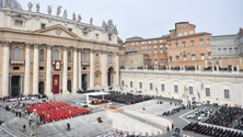 Imagem de Bento XVI/Óbito: Portugueses presentes no funeral expressam gratidão pelo papa que é inspiração