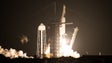 Imagem de Crew Dragon a caminho do espaço