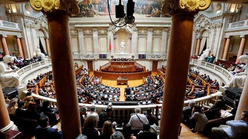 Imagem de Parlamento aprova alterações ao regime de subsídios e moradas dos deputados