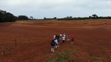 Imagem de Noivos de Santo António de Lisboa em lua de mel na ilha de Santa Maria
