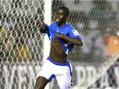 Ramires marca mais um golo com a camisola do Cruzeiro