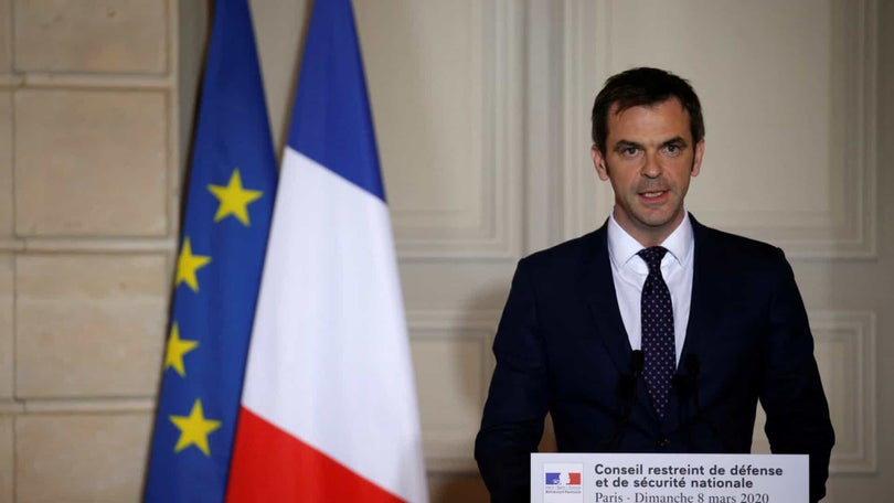 Imagem de Covid-19: França com 400 a 500 surtos mas rejeita segunda vaga