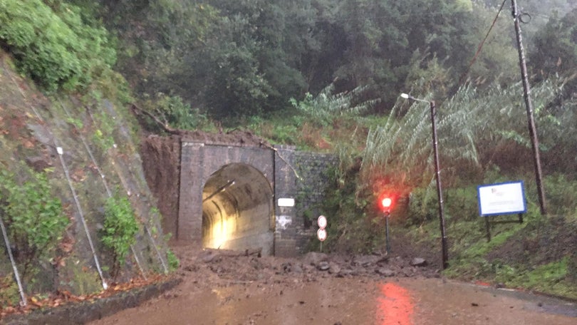 Mau tempo: Derrocada junto ao túnel que liga o Arco de São Jorge e a Boaventura