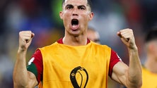 Imagem de Jogadores e treinador felizes com a vitória