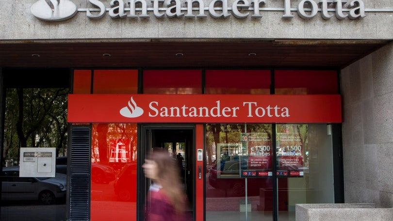 Santander Totta doa 500 mil euros à Madeira