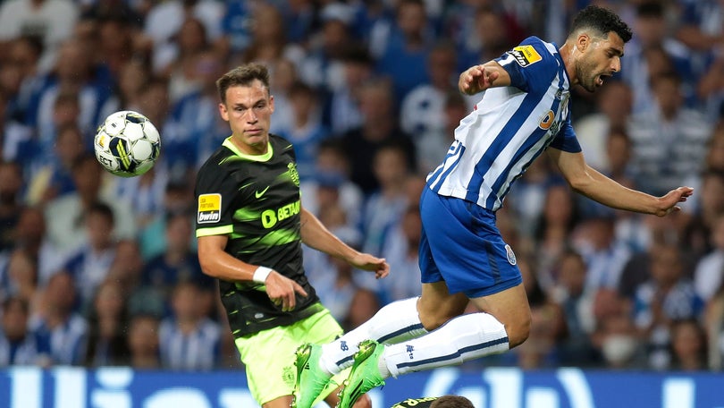Imagem de Avançado do FC Porto Mehdi Taremi sofre traumatismo no joelho esquerdo