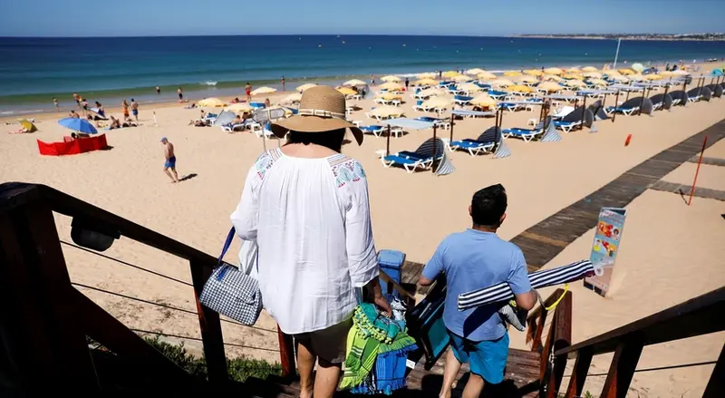 Turistas em Portugal sobem 48,4% em 2021 face a 2020, mas ficam 61% abaixo de 2019