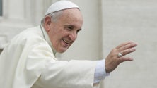 Imagem de Papa diz que a guerra voltou à Europa quando a geração que a viveu está a desaparecer