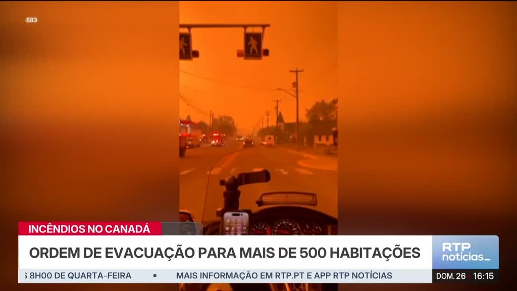 Imagem de Canadá. Incêndios levam à retirada de 1100 pessoas