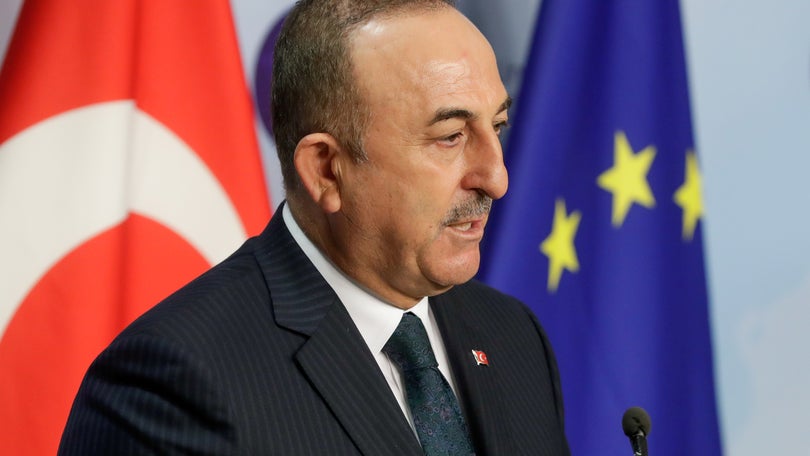 Cavusoglu vai dar início às negociações de Istambul